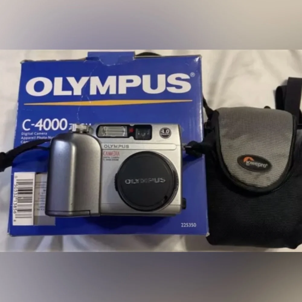 Olympus CAMEDIA 4000 Zoom 4.0MP Digital Camera - Silver